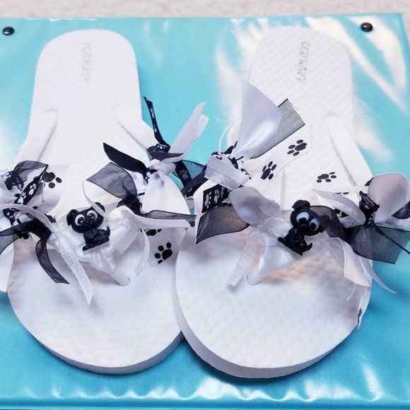Adorable Girl's Flip Flops-Size 1-2- Puppy Dogs - Picture 2 of 5